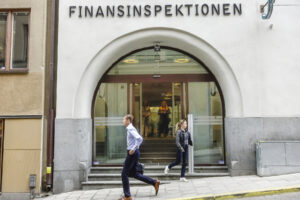 FI varnar för höga hushållsskulder
