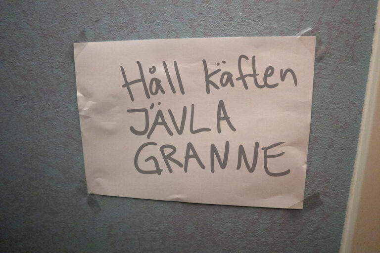 Ny studie: Få grannar skickar arga lappar – vill hellre prata